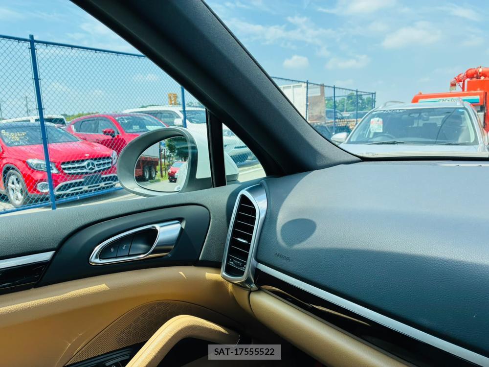 Porsche CAYENNE 2014-02 8343994-23