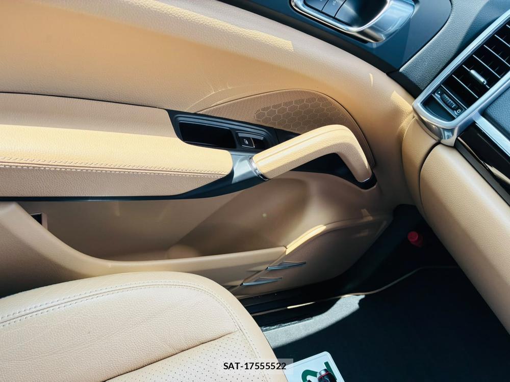 Porsche CAYENNE 2014-02 8343994-24
