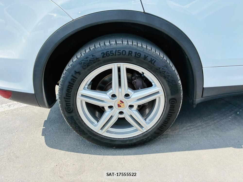 Porsche CAYENNE 2014-02 8343994-29