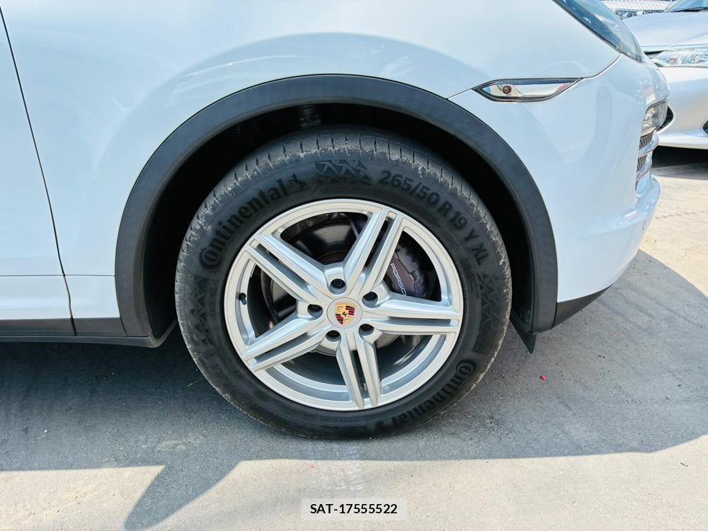 Porsche CAYENNE 2014-02 8343994-30