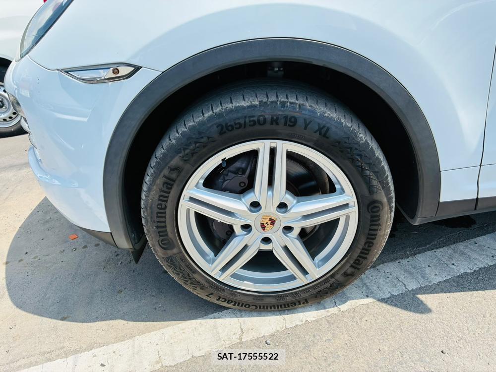 Porsche CAYENNE 2014-02 8343994-31