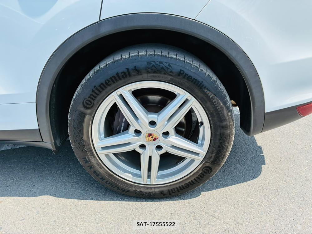 Porsche CAYENNE 2014-02 8343994-32
