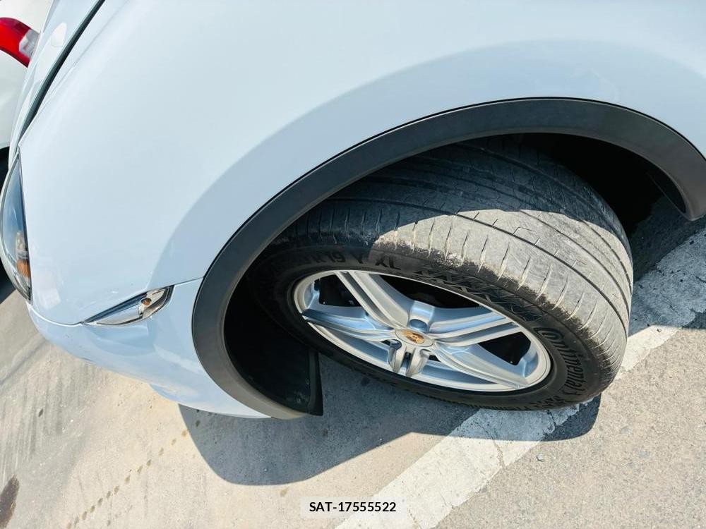 Porsche CAYENNE 2014-02 8343994-34