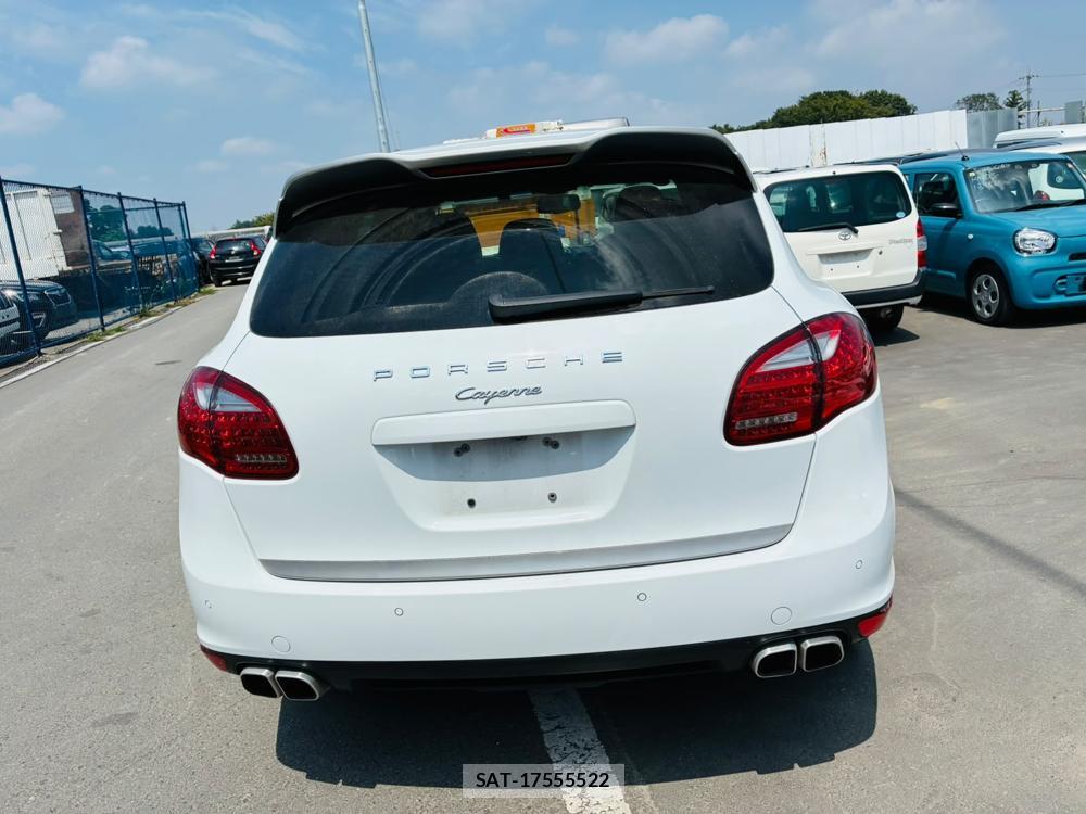 Porsche CAYENNE 2014-02 8343994-3