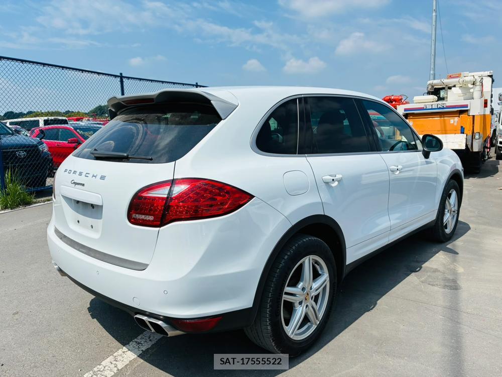 Porsche CAYENNE 2014-02 8343994-4