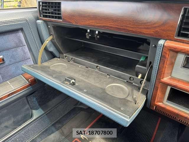 Nissan CEDRIC WAGON 1989-12 6525810-11