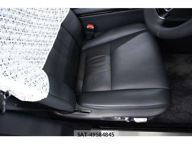 Toyota CENTURY 2026-04 8229245-8
