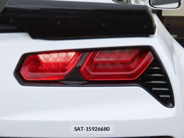 Chevrolet CORVETTE 2017-06 8206809-19