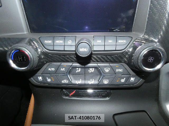 Chevrolet CORVETTE 2014-04 8870626-25