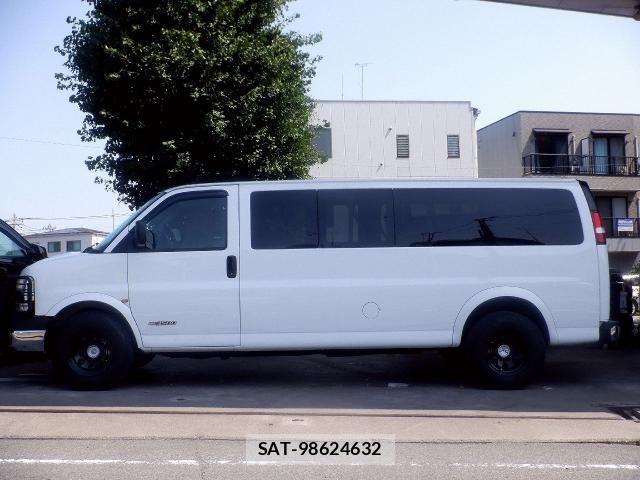 Chevrolet EXPRESS 2018-04 8145579-1