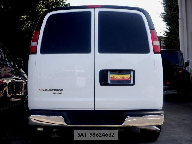 Chevrolet EXPRESS 2018-04 8145579-3