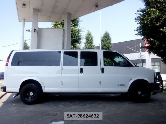 Chevrolet EXPRESS 2018-04 8145579-5