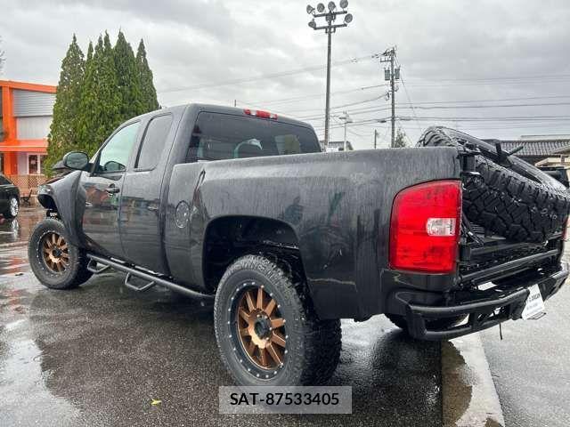 Chevrolet SILVERADO 2016-01 1361737-7
