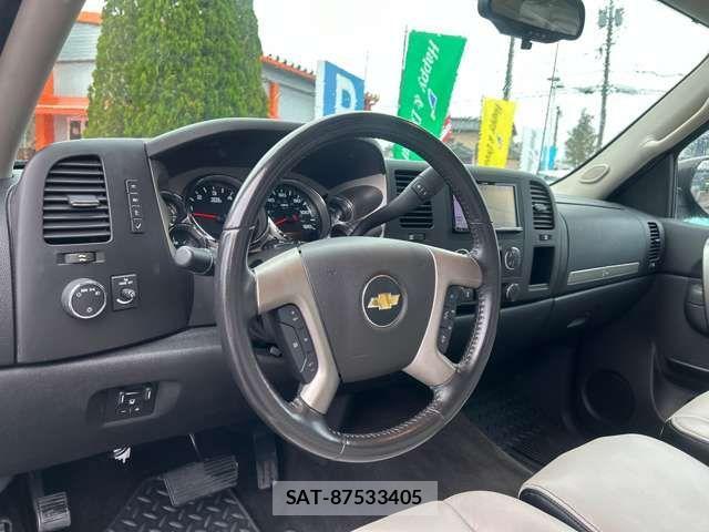 Chevrolet SILVERADO 2016-01 1361737-8