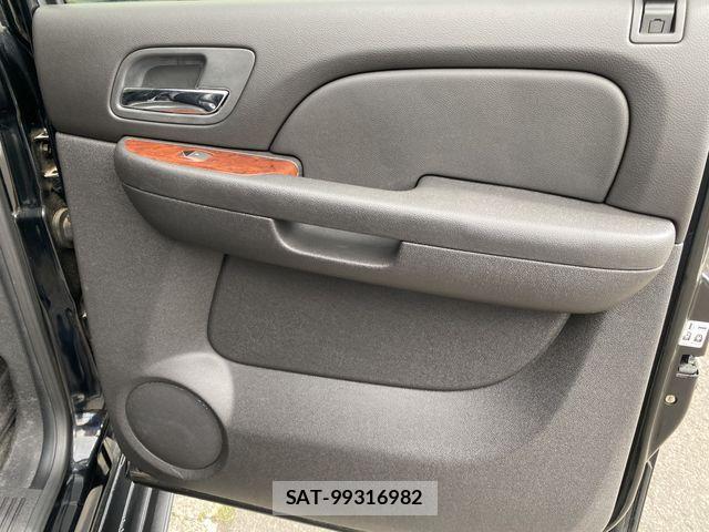 Chevrolet SUBURBAN 2012-01 1235327-10