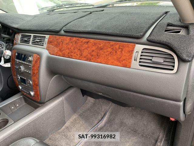 Chevrolet SUBURBAN 2012-01 1235327-13