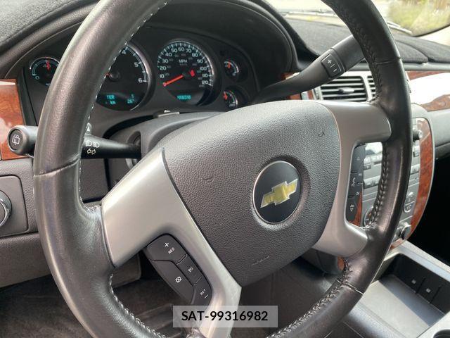 Chevrolet SUBURBAN 2012-01 1235327-16