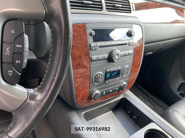 Chevrolet SUBURBAN 2012-01 1235327-17