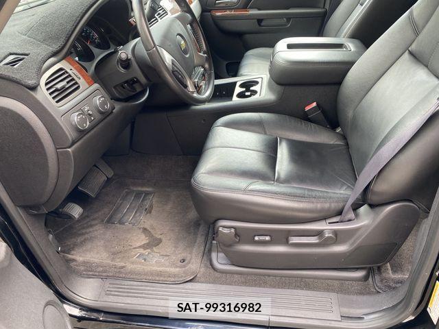 Chevrolet SUBURBAN 2012-01 1235327-1
