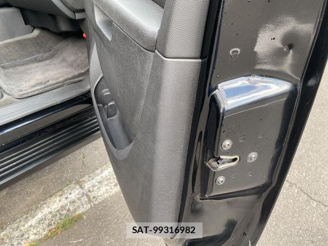 Chevrolet SUBURBAN 2012-01 1235327-19
