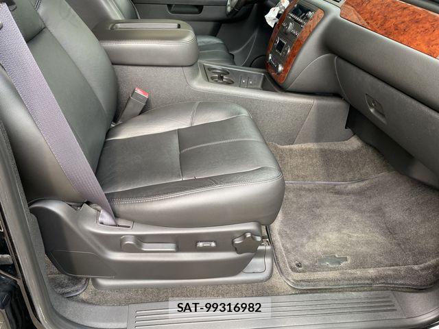 Chevrolet SUBURBAN 2012-01 1235327-20