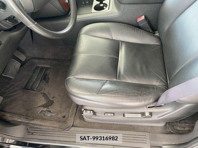 Chevrolet SUBURBAN 2012-01 1235327-23
