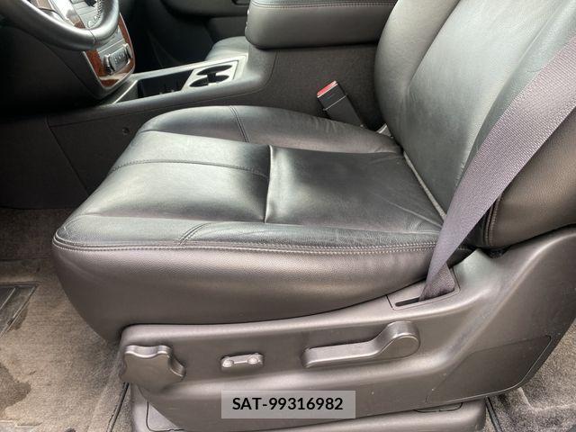 Chevrolet SUBURBAN 2012-01 1235327-24