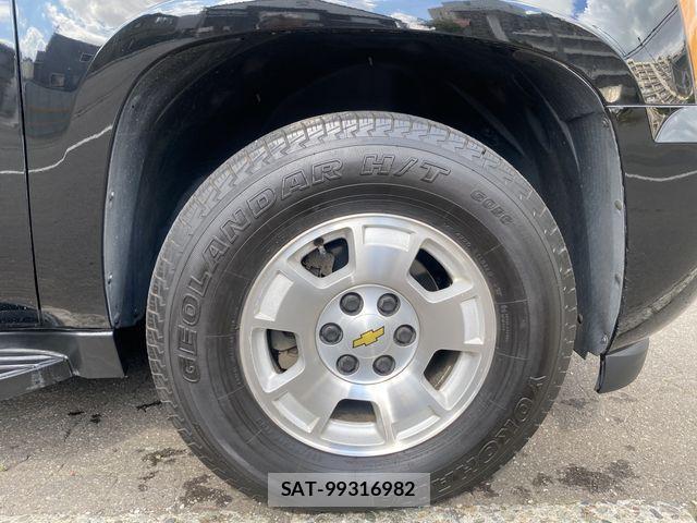 Chevrolet SUBURBAN 2012-01 1235327-6