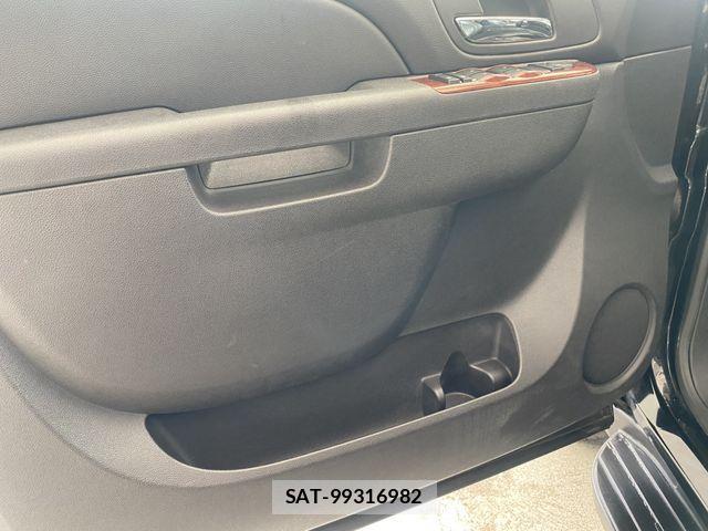 Chevrolet SUBURBAN 2012-01 1235327-8
