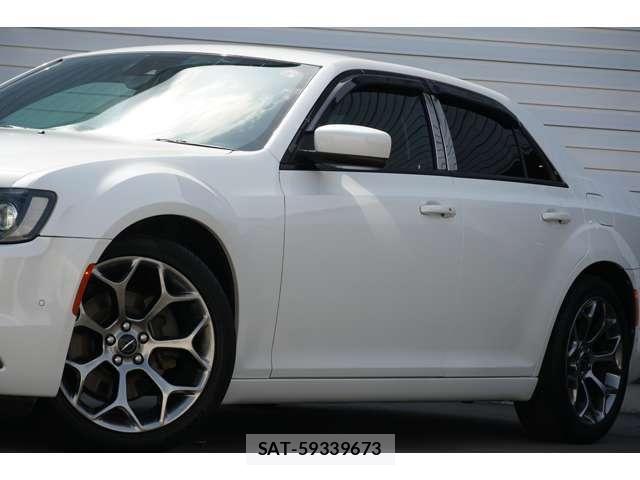 Chrysler 300 2016-05 7721874-11