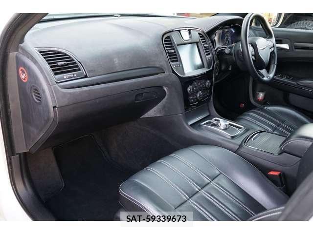 Chrysler 300 2016-05 7721874-14