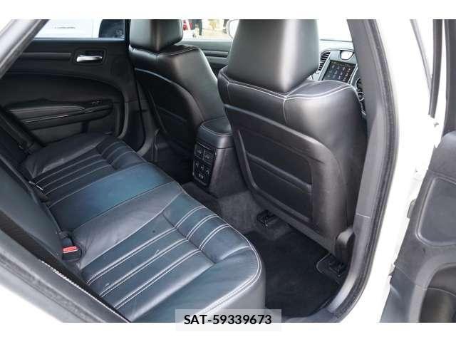 Chrysler 300 2016-05 7721874-16