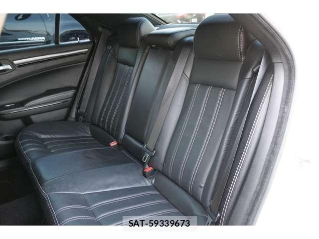 Chrysler 300 2016-05 7721874-19