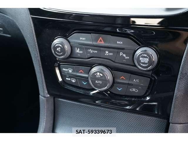Chrysler 300 2016-05 7721874-27