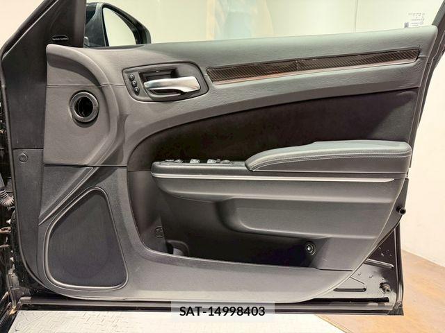 Chrysler 300 2017-04 7721873-15