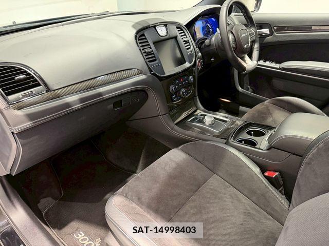 Chrysler 300 2017-04 7721873-18