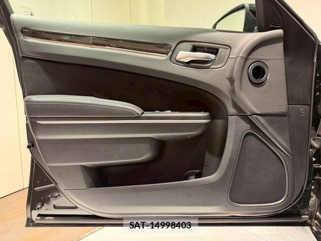 Chrysler 300 2017-04 7721873-19