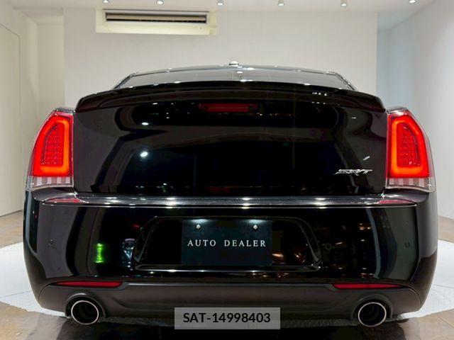 Chrysler 300 2017-04 7721873-6