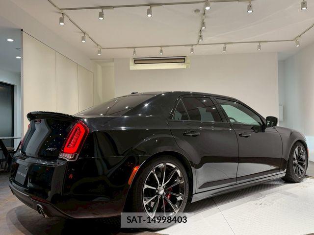 Chrysler 300 2017-04 7721873-7
