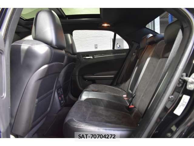 Chrysler 300 2015-11 8034817-16