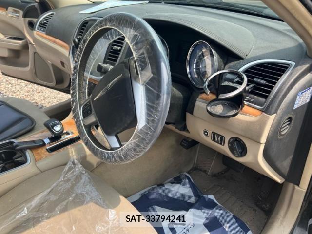 Chrysler 300 2013-10 8098481-17