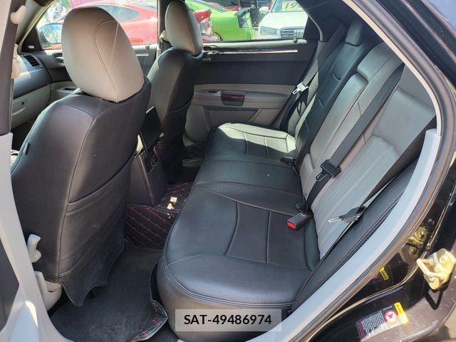 Chrysler 300C 2012-12 1084559-4