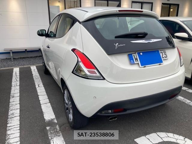 Chrysler YPSILON 2014-05 7326187-10