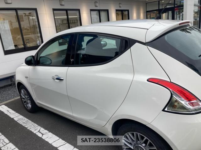 Chrysler YPSILON 2014-05 7326187-12