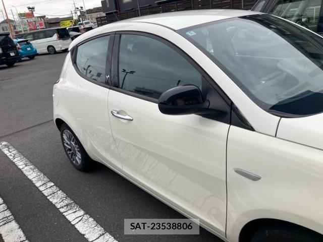 Chrysler YPSILON 2014-05 7326187-6