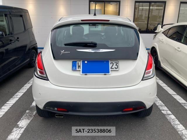 Chrysler YPSILON 2014-05 7326187-8