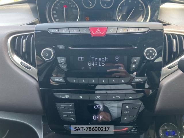 Chrysler YPSILON 2014-03 7783454-18