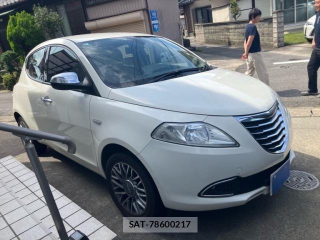 Chrysler YPSILON 2014-03 7783454-1