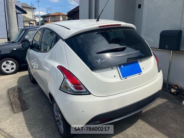 Chrysler YPSILON 2014-03 7783454-3