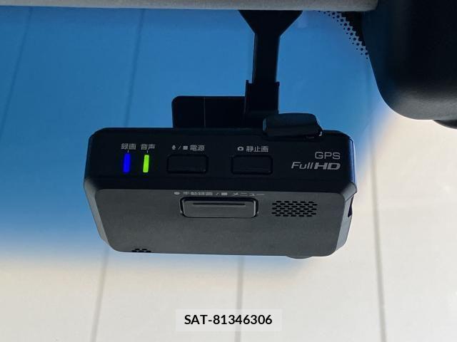 Nissan CIMA HYBRID 2017-09 8411624-11